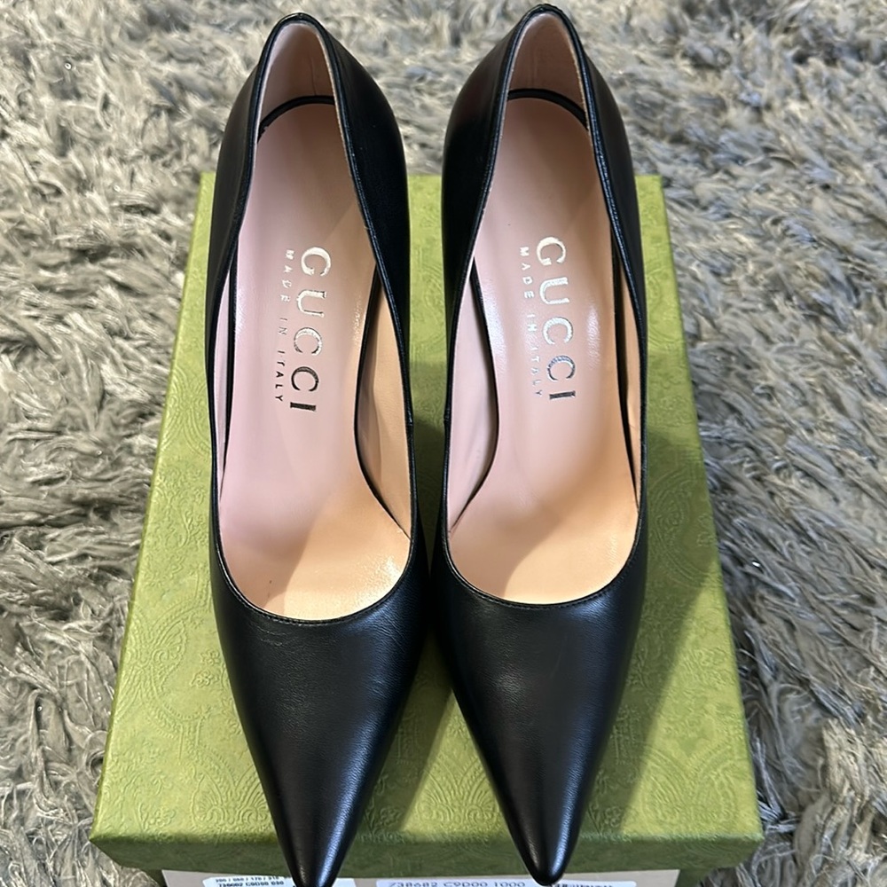 Black leather Gucci heels-brand new